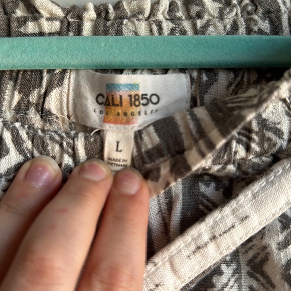 Cali 1850 Los Angeles Tribal Print Shorts Size L with front and back pockets! - Picture 4 of 10
